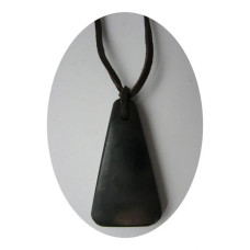 Оберег из шунгита Капля на шнуре  фото