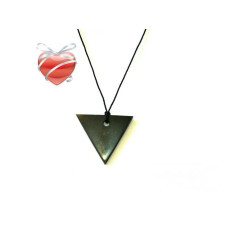 Оберег женский из шунгита Треугольник на шнуре  фото