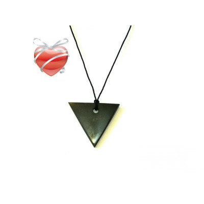 Оберег женский из шунгита Треугольник на шнуре  фото