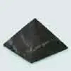 Шунгитовая пирамида неполированная (длина грани основания 10 см)  фото