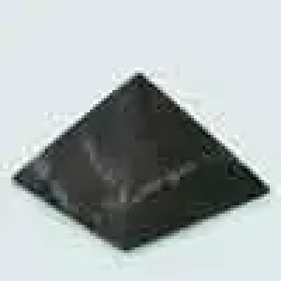 Шунгитовая пирамида неполированная (длина грани основания 5 см)  фото